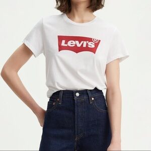 NWT Levi's Logo Perfect Tee Shirt